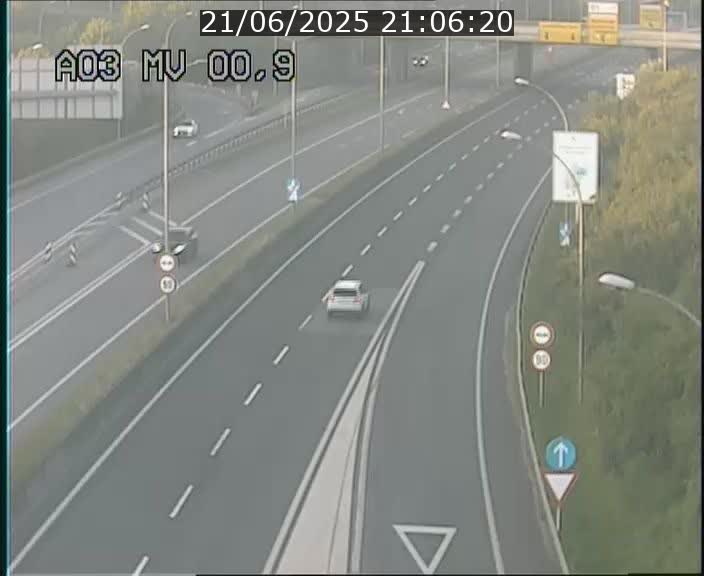 <h2>Traffic live webcam Luxembourg Croix de Gasperich - A3 - BK 0.4 - direction Luxembourg</h2>