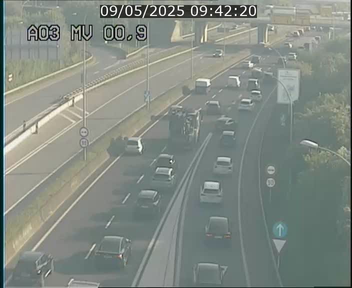 Traffic live webcam Luxembourg Croix de Gasperich - A3 - BK 0.4 - direction Luxembourg