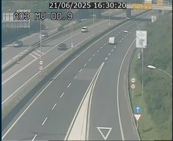 <h2>Traffic live webcam Luxembourg Croix de Gasperich - A3 - BK 0.4 - direction Luxembourg</h2>