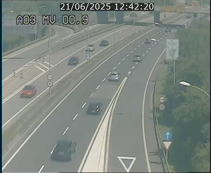 <h2>Traffic live webcam Luxembourg Croix de Gasperich - A3 - BK 0.4 - direction Luxembourg</h2>