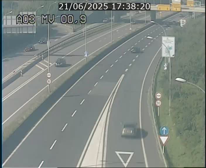 <h2>Traffic live webcam Luxembourg Croix de Gasperich - A3 - BK 0.4 - direction Luxembourg</h2>