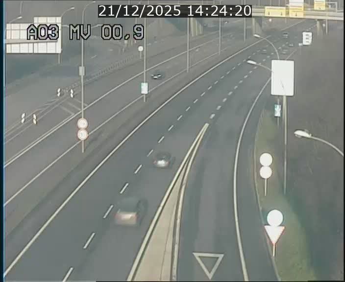 <h2>Traffic live webcam Luxembourg Croix de Gasperich - A3 - BK 0.4 - direction Luxembourg</h2>