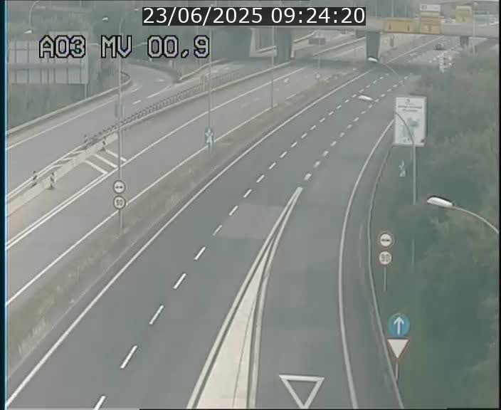 <h2>Traffic live webcam Luxembourg Croix de Gasperich - A3 - BK 0.4 - direction Luxembourg</h2>