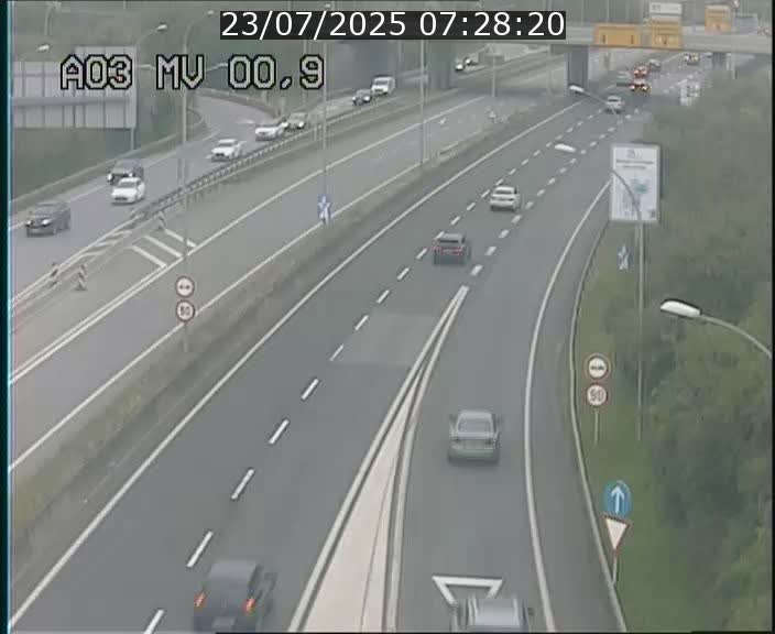 Traffic live webcam Luxembourg Croix de Gasperich - A3 - BK 0.4 - direction Luxembourg