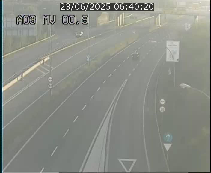 <h2>Traffic live webcam Luxembourg Croix de Gasperich - A3 - BK 0.4 - direction Luxembourg</h2>