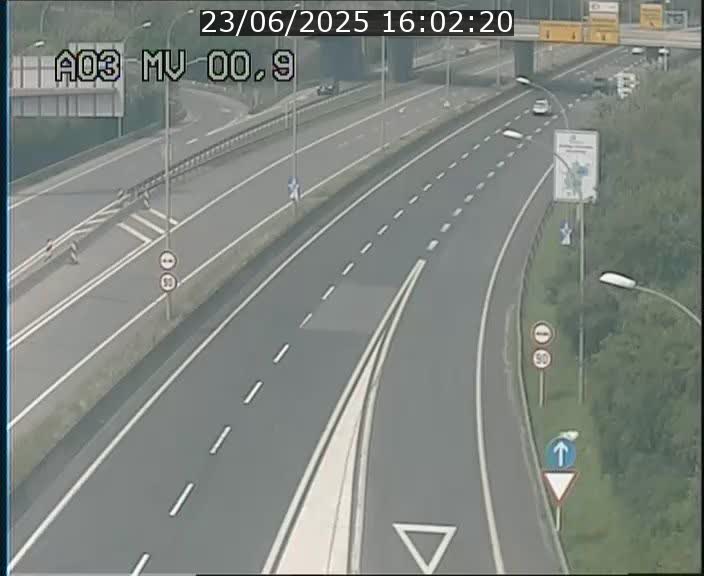 <h2>Traffic live webcam Luxembourg Croix de Gasperich - A3 - BK 0.4 - direction Luxembourg</h2>