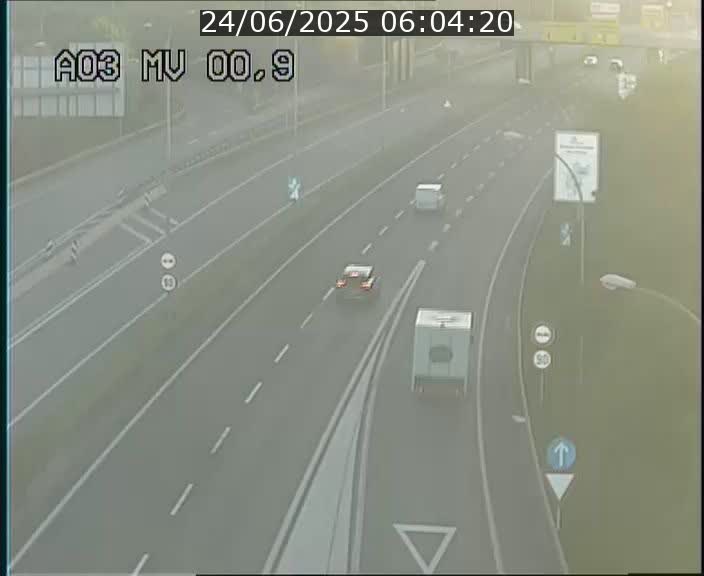 <h2>Traffic live webcam Luxembourg Croix de Gasperich - A3 - BK 0.4 - direction Luxembourg</h2>