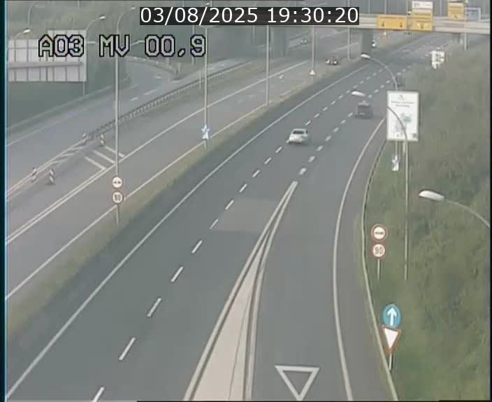 <h2>Traffic live webcam Luxembourg Croix de Gasperich - A3 - BK 0.4 - direction Luxembourg</h2>