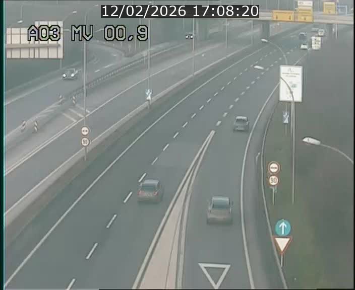 <h2>Traffic live webcam Luxembourg Croix de Gasperich - A3 - BK 0.4 - direction Luxembourg</h2>