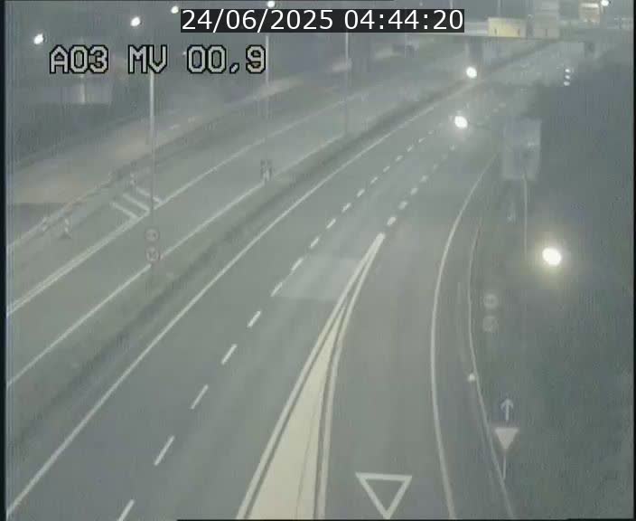 <h2>Traffic live webcam Luxembourg Croix de Gasperich - A3 - BK 0.4 - direction Luxembourg</h2>