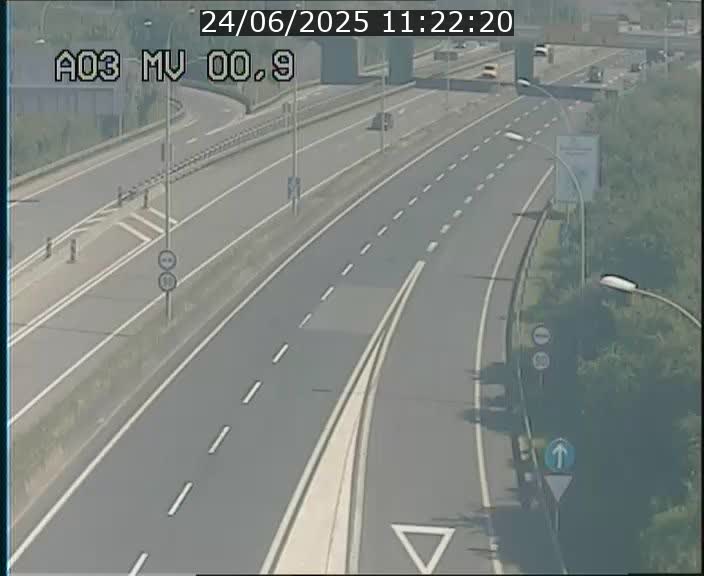 <h2>Traffic live webcam Luxembourg Croix de Gasperich - A3 - BK 0.4 - direction Luxembourg</h2>