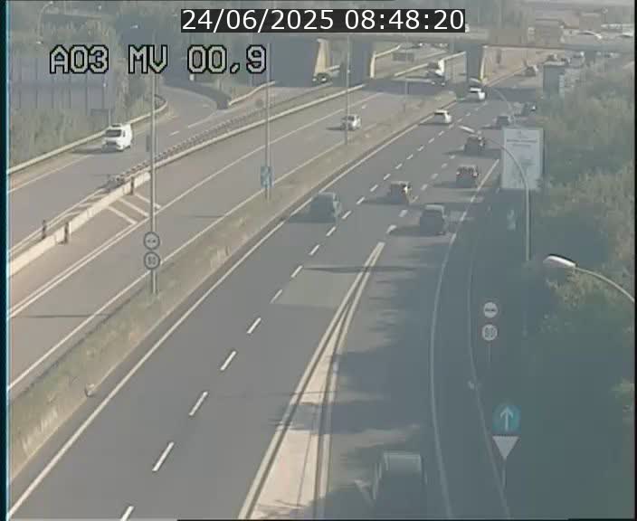 <h2>Traffic live webcam Luxembourg Croix de Gasperich - A3 - BK 0.4 - direction Luxembourg</h2>
