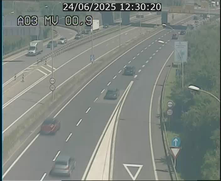 <h2>Traffic live webcam Luxembourg Croix de Gasperich - A3 - BK 0.4 - direction Luxembourg</h2>