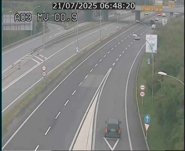 <h2>Traffic live webcam Luxembourg Croix de Gasperich - A3 - BK 0.4 - direction Luxembourg</h2>