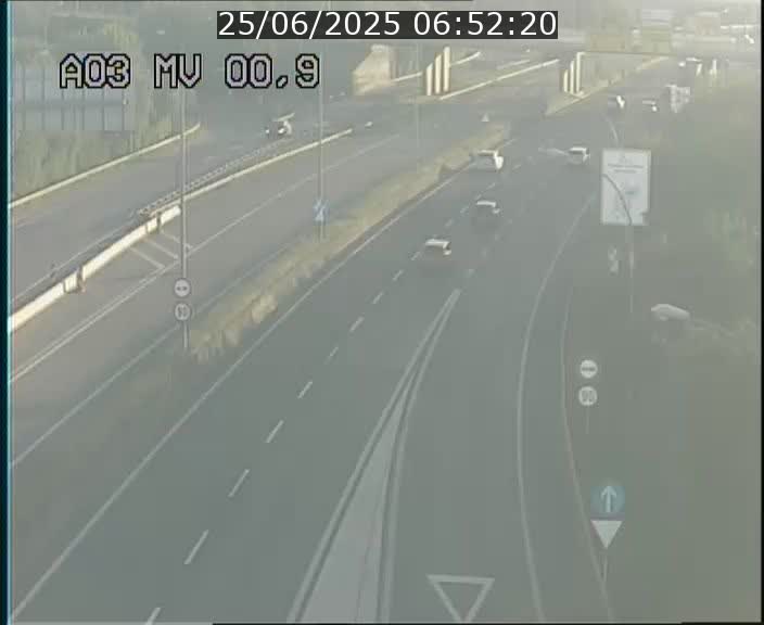 <h2>Traffic live webcam Luxembourg Croix de Gasperich - A3 - BK 0.4 - direction Luxembourg</h2>