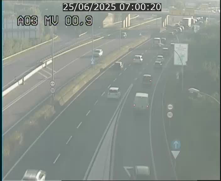 <h2>Traffic live webcam Luxembourg Croix de Gasperich - A3 - BK 0.4 - direction Luxembourg</h2>