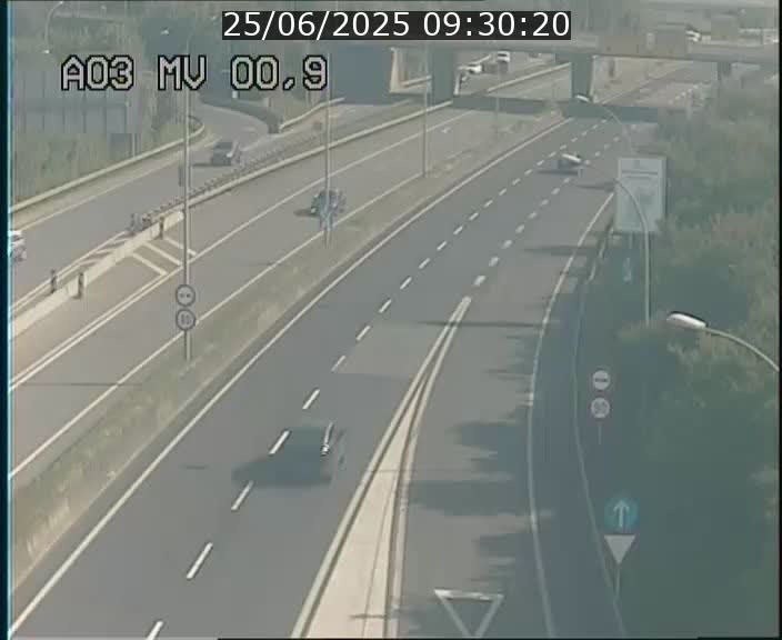 <h2>Traffic live webcam Luxembourg Croix de Gasperich - A3 - BK 0.4 - direction Luxembourg</h2>
