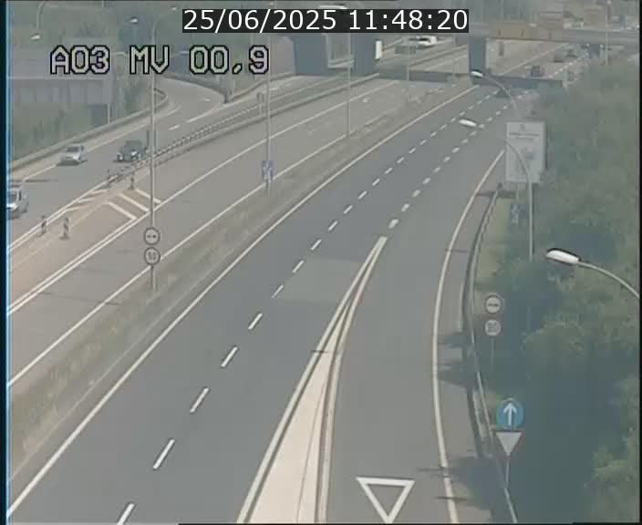 <h2>Traffic live webcam Luxembourg Croix de Gasperich - A3 - BK 0.4 - direction Luxembourg</h2>