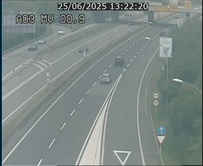 <h2>Traffic live webcam Luxembourg Croix de Gasperich - A3 - BK 0.4 - direction Luxembourg</h2>
