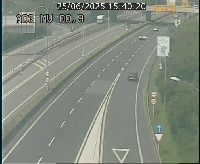 <h2>Traffic live webcam Luxembourg Croix de Gasperich - A3 - BK 0.4 - direction Luxembourg</h2>