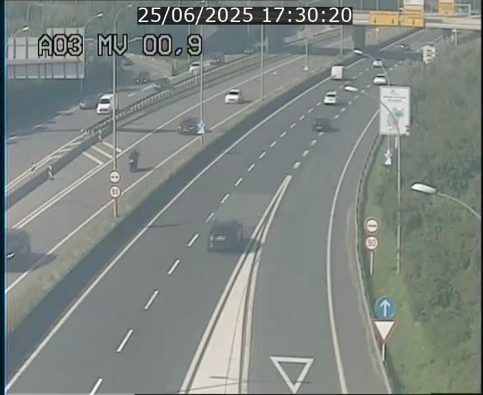 <h2>Traffic live webcam Luxembourg Croix de Gasperich - A3 - BK 0.4 - direction Luxembourg</h2>