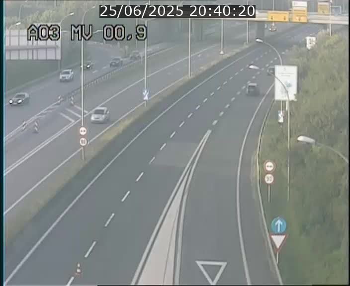 <h2>Traffic live webcam Luxembourg Croix de Gasperich - A3 - BK 0.4 - direction Luxembourg</h2>