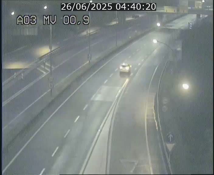 <h2>Traffic live webcam Luxembourg Croix de Gasperich - A3 - BK 0.4 - direction Luxembourg</h2>