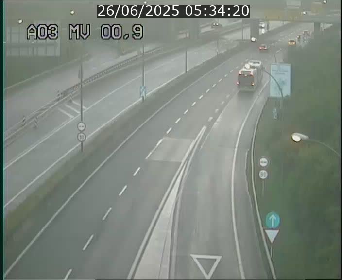 <h2>Traffic live webcam Luxembourg Croix de Gasperich - A3 - BK 0.4 - direction Luxembourg</h2>