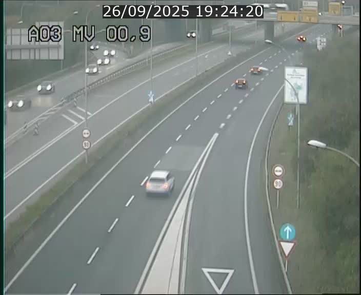 <h2>Traffic live webcam Luxembourg Croix de Gasperich - A3 - BK 0.4 - direction Luxembourg</h2>
