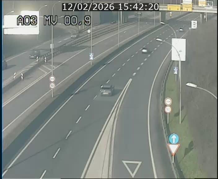 <h2>Traffic live webcam Luxembourg Croix de Gasperich - A3 - BK 0.4 - direction Luxembourg</h2>