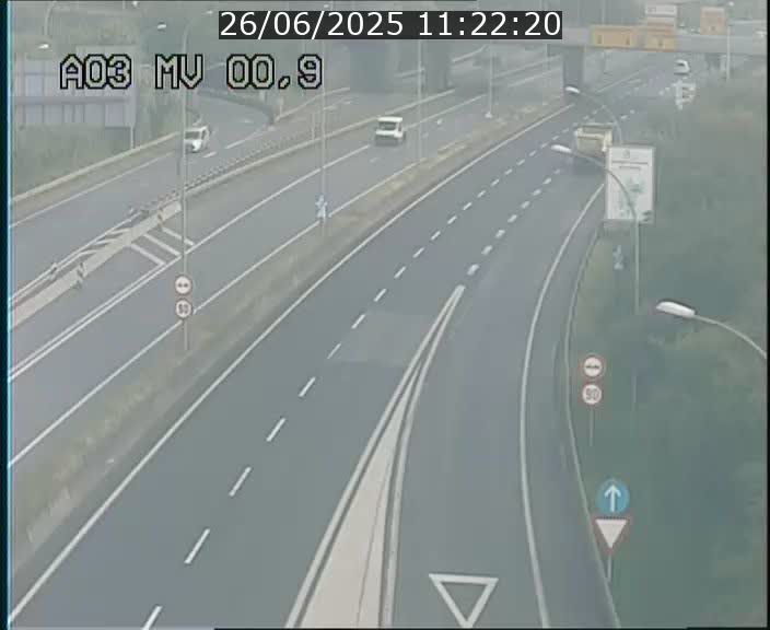 <h2>Traffic live webcam Luxembourg Croix de Gasperich - A3 - BK 0.4 - direction Luxembourg</h2>