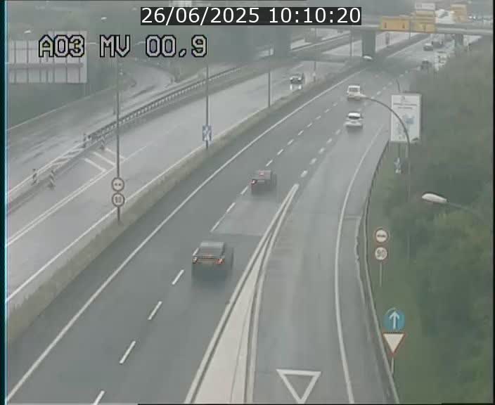<h2>Traffic live webcam Luxembourg Croix de Gasperich - A3 - BK 0.4 - direction Luxembourg</h2>
