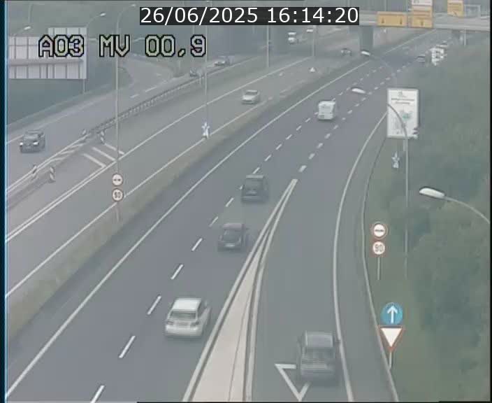 <h2>Traffic live webcam Luxembourg Croix de Gasperich - A3 - BK 0.4 - direction Luxembourg</h2>