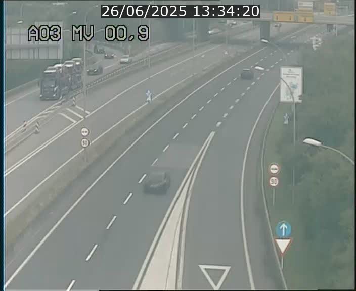 <h2>Traffic live webcam Luxembourg Croix de Gasperich - A3 - BK 0.4 - direction Luxembourg</h2>