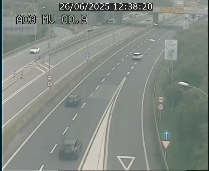 <h2>Traffic live webcam Luxembourg Croix de Gasperich - A3 - BK 0.4 - direction Luxembourg</h2>