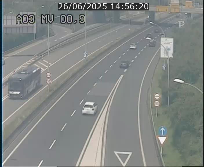 <h2>Traffic live webcam Luxembourg Croix de Gasperich - A3 - BK 0.4 - direction Luxembourg</h2>