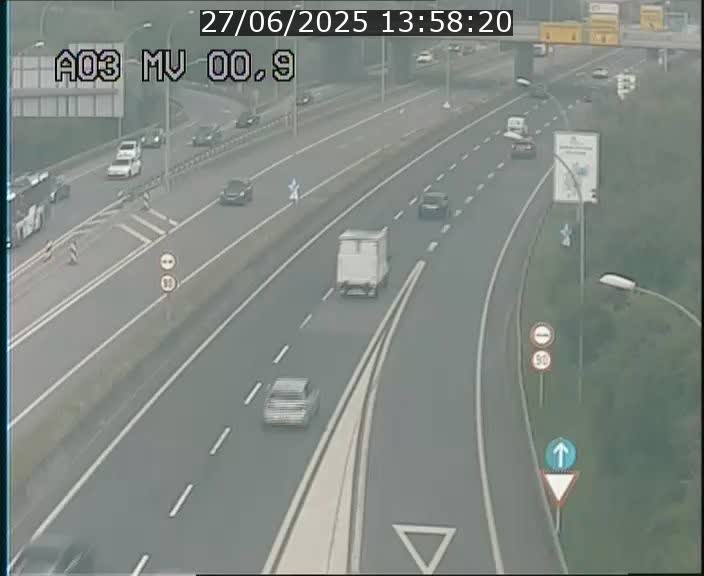 <h2>Traffic live webcam Luxembourg Croix de Gasperich - A3 - BK 0.4 - direction Luxembourg</h2>