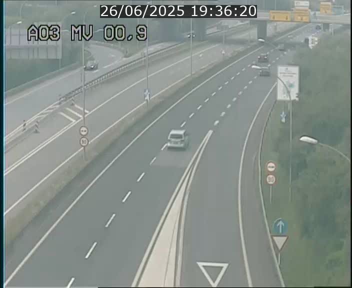 <h2>Traffic live webcam Luxembourg Croix de Gasperich - A3 - BK 0.4 - direction Luxembourg</h2>