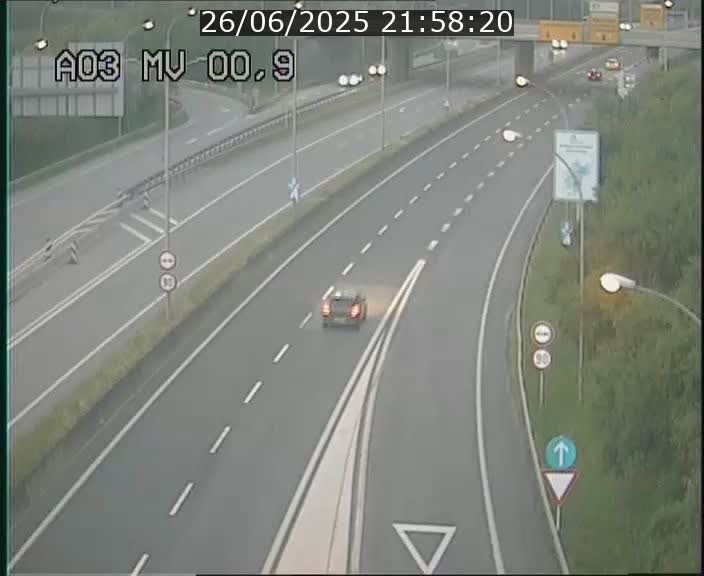 <h2>Traffic live webcam Luxembourg Croix de Gasperich - A3 - BK 0.4 - direction Luxembourg</h2>