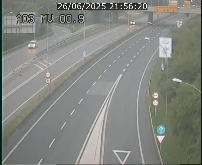 <h2>Traffic live webcam Luxembourg Croix de Gasperich - A3 - BK 0.4 - direction Luxembourg</h2>