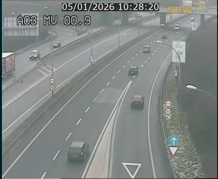 <h2>Traffic live webcam Luxembourg Croix de Gasperich - A3 - BK 0.4 - direction Luxembourg</h2>