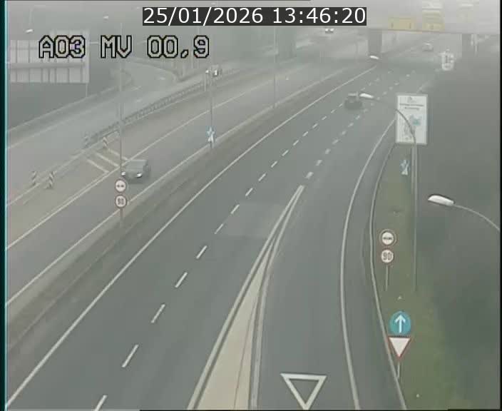 <h2>Traffic live webcam Luxembourg Croix de Gasperich - A3 - BK 0.4 - direction Luxembourg</h2>