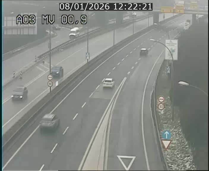 <h2>Traffic live webcam Luxembourg Croix de Gasperich - A3 - BK 0.4 - direction Luxembourg</h2>