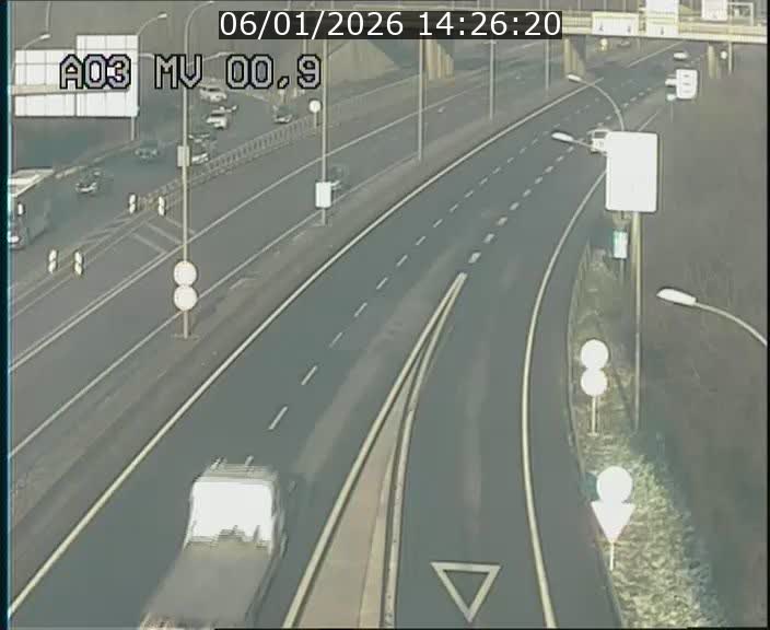 <h2>Traffic live webcam Luxembourg Croix de Gasperich - A3 - BK 0.4 - direction Luxembourg</h2>
