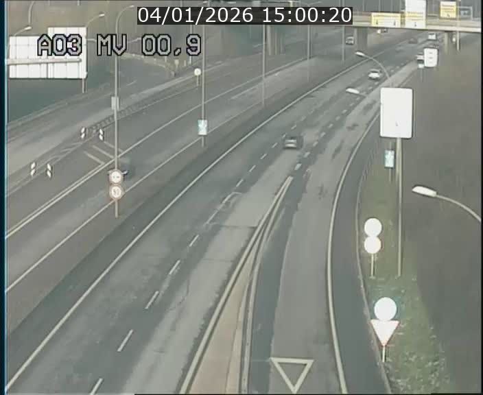 Traffic live webcam Luxembourg Croix de Gasperich - A3 - BK 0.4 - direction Luxembourg