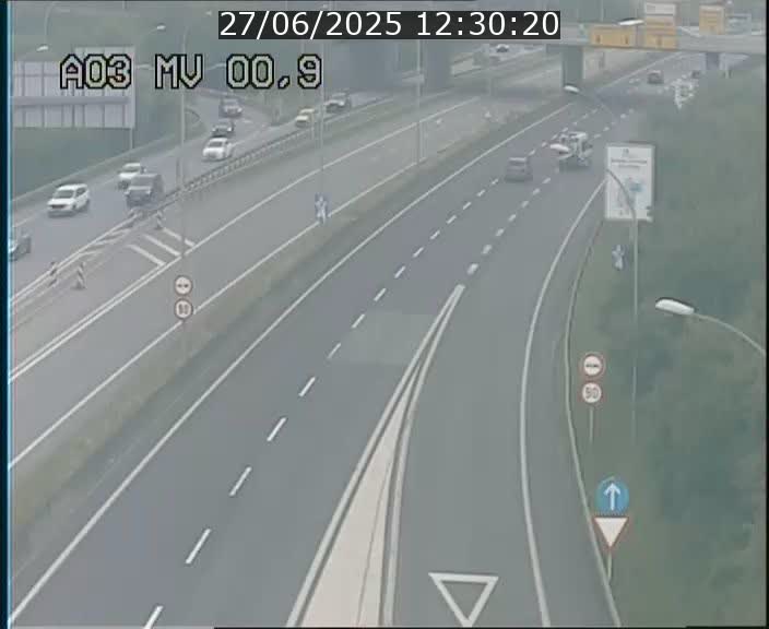 <h2>Traffic live webcam Luxembourg Croix de Gasperich - A3 - BK 0.4 - direction Luxembourg</h2>