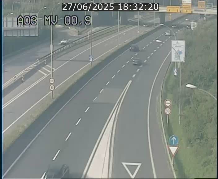 <h2>Traffic live webcam Luxembourg Croix de Gasperich - A3 - BK 0.4 - direction Luxembourg</h2>