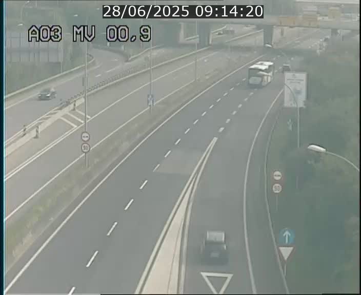 <h2>Traffic live webcam Luxembourg Croix de Gasperich - A3 - BK 0.4 - direction Luxembourg</h2>