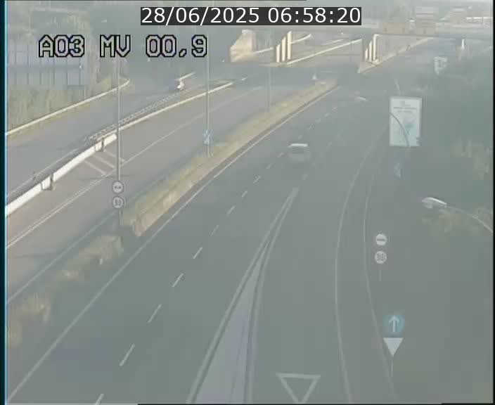 <h2>Traffic live webcam Luxembourg Croix de Gasperich - A3 - BK 0.4 - direction Luxembourg</h2>