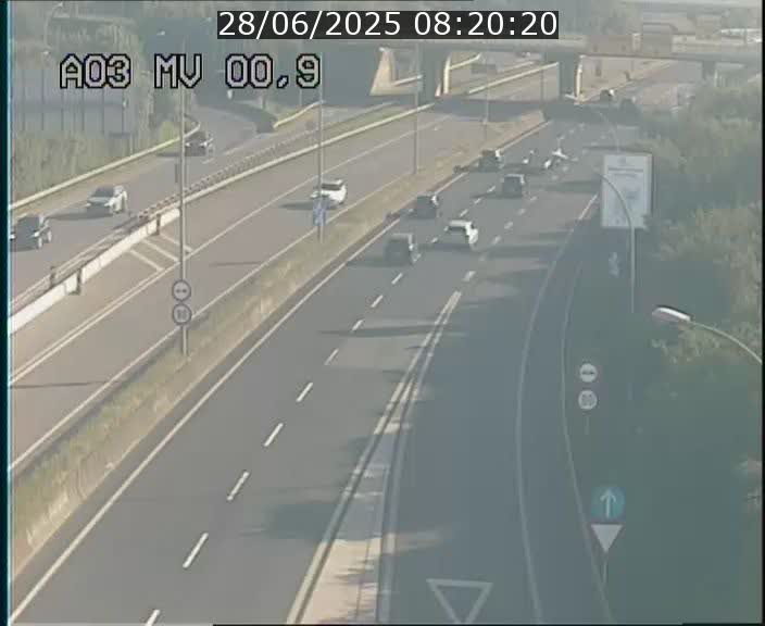 <h2>Traffic live webcam Luxembourg Croix de Gasperich - A3 - BK 0.4 - direction Luxembourg</h2>